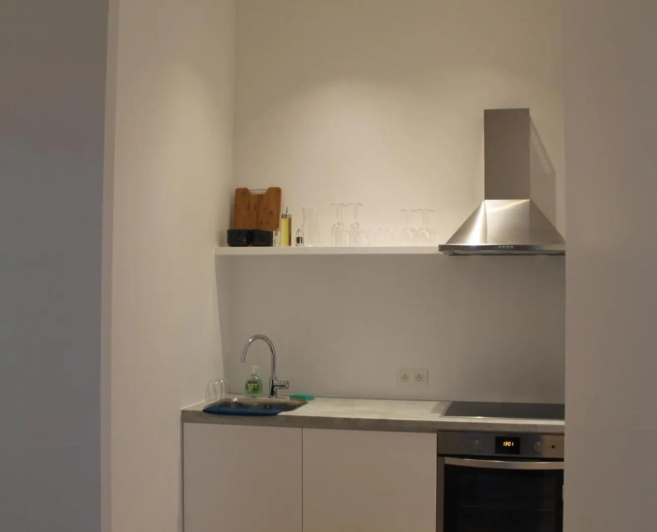 Apartment The Antwerp Cathedral Suite First Floor