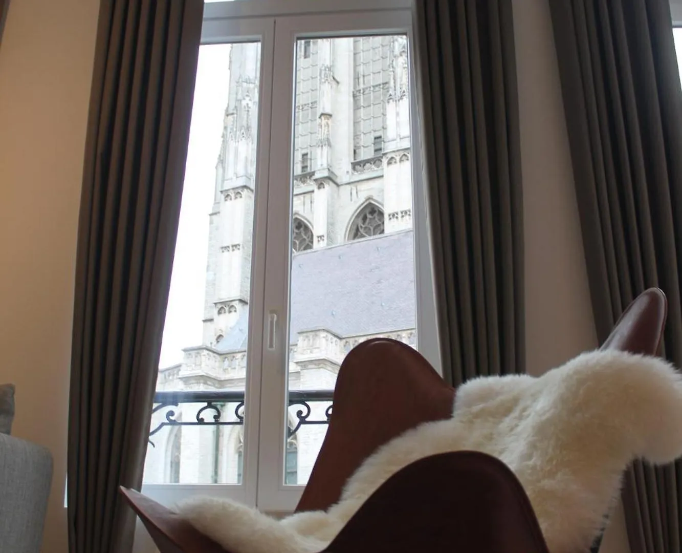 Apartment The Antwerp Cathedral Suite First Floor